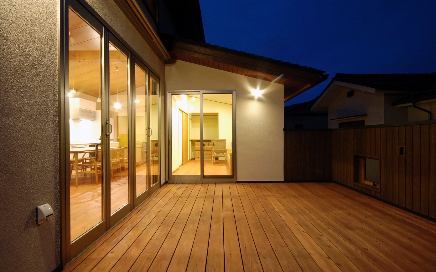 ガレージ上のデッキ